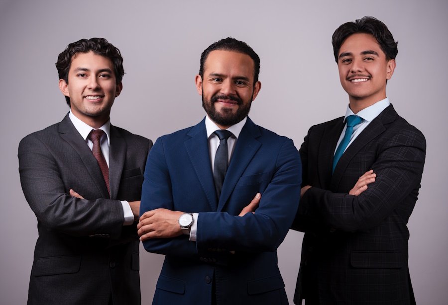 Estatua de la justicia con balanza, símbolo del despacho V&Co Attorneys at Law